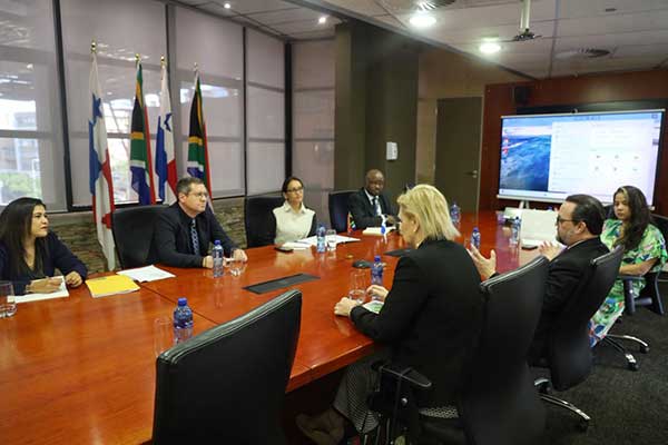 Panamá proyecta su potencial logístico y exportador ante líderes sudafricanos