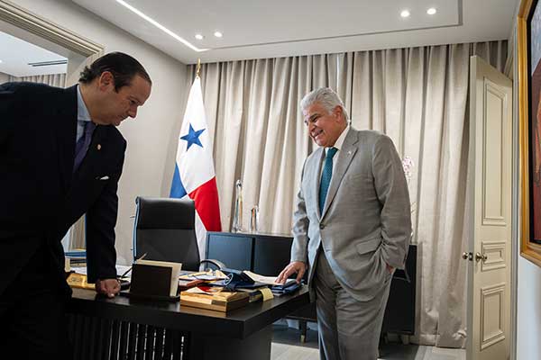 Presidente de Panamá y presidente electo de Chile acuerdan relanzar las relaciones entre ambos países