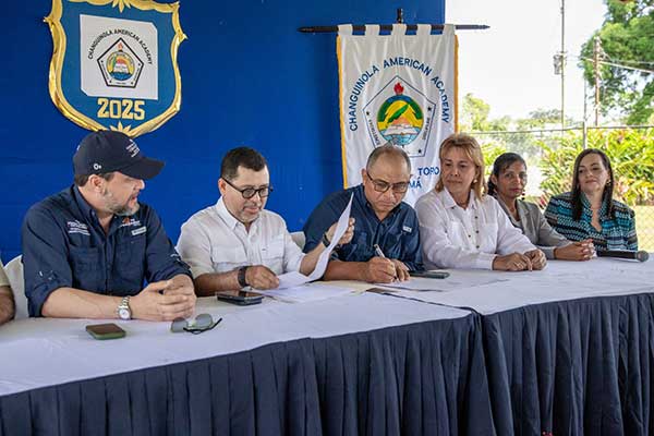 Acuerdo garantiza continuidad de histórica escuela bilingüe de Bocas del Toro, tras salida de Chiquita