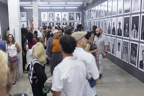 Zanele Muholi cautiva al público panameño con inauguración de su obra en Casa Santa Ana