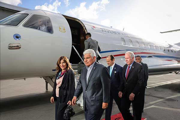 Mulino llega a Miami para participar de cumbre de jefes de Estado convocada por Trump