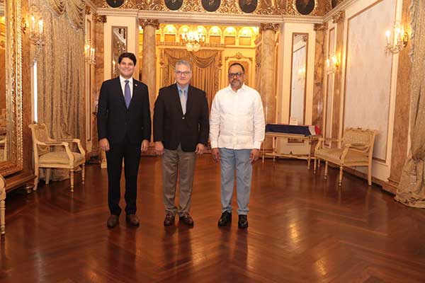 Orillac recibe al ministro de Justicia de República Dominicana, Antoliano Peralta Romero