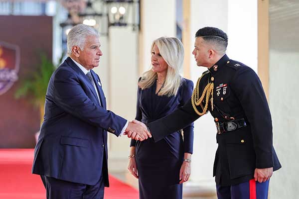 Presidente Mulino llega a la cumbre Escudo de las Américas