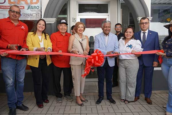 Senacyt y Universidad Tecnológica Oteima inauguran el FabLab de Innovación Agro para impulsar productividad en Chiriquí