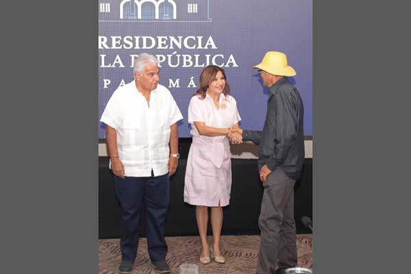 253 soluciones de viviendas en Azuero y 54 kilómetros de caminos de producción en Los Santos entrega gobierno de Mulino