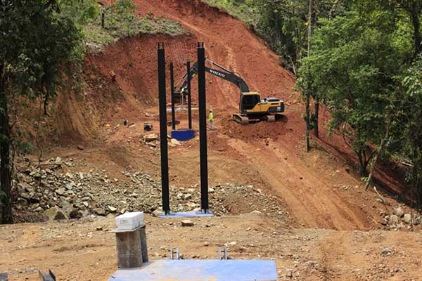 Construcción de puentes zarzos en la comarca Ngäbe Buglé avanza para mejorar acceso seguro a comunidades