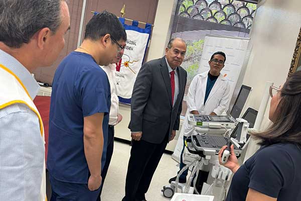 Fundacáncer fortalece atención médica con donación de equipos de ultrasonido al Instituto Oncológico Nacional