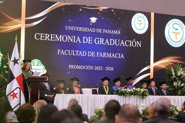 MINSA participa en graduación de 92 profesionales farmacéuticos