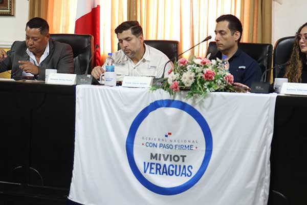 Miviot atiende falta de planes de ordenamiento territorial y viviendas en Veraguas