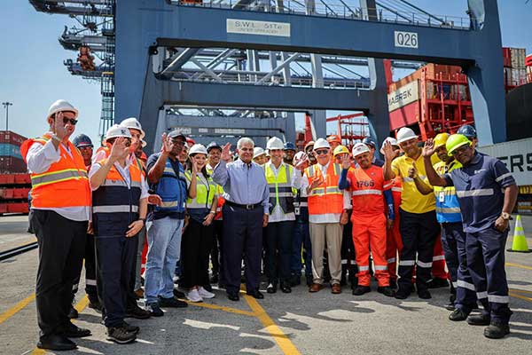 Mulino constata efectiva operación del puerto de Balboa con personal panameño
