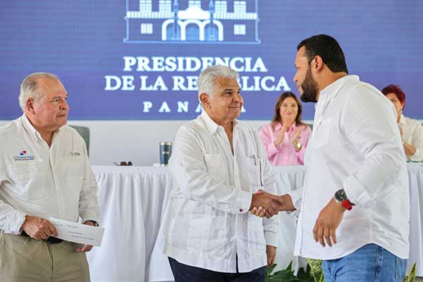 Mulino da inicio a la construcción de vías en El Valle de Antón, Gorgona y San Carlos