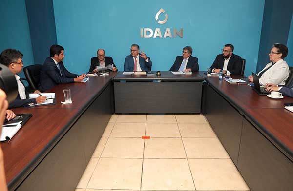 Orillac lidera estrategia para solución inmediata en lugares con problemas de agua potable