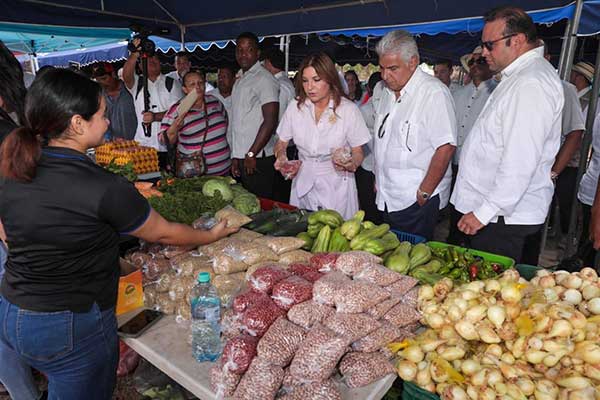 Presidente Mulino inaugura tienda del IMA en Las Tablas