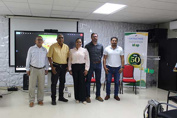 Senacyt impulsa diálogo científico sobre clima y producción de alimentos en el Café Científico en Divisa