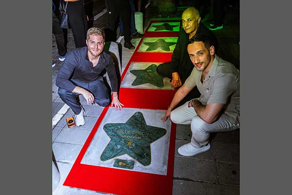 Alcalde Mizrachi devela cuatro nuevas estrellas en el Paseo de la Estrella de Calle Uruguay