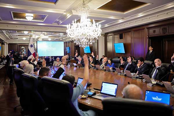 Autorizan a la ASEP a fijar precio a concesionarias de servicios móviles por uso de bandas medias de quinta generación