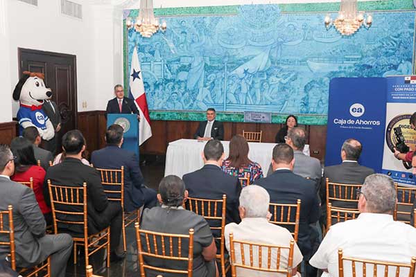 Gobierno establece plan de crédito bancario para servidores públicos y una campaña de educación financiera