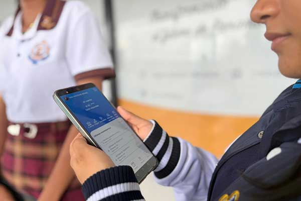 MIDES moderniza el programa Padrino Empresario con el primer pago digital a más de 200 estudiantes becarios