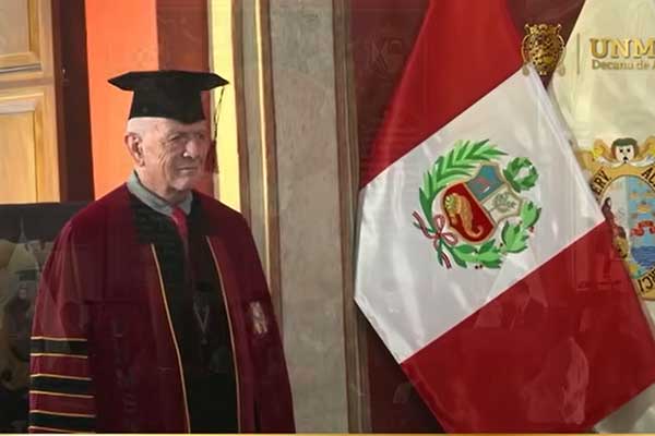 Manuel Alcántara Sáez recibe Doctorado Honoris Causa por la Universidad Nacional Mayor de San Marcos