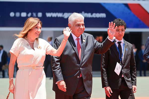 Mulino asiste a toma de posesión de Laura Fernández en Costa Rica