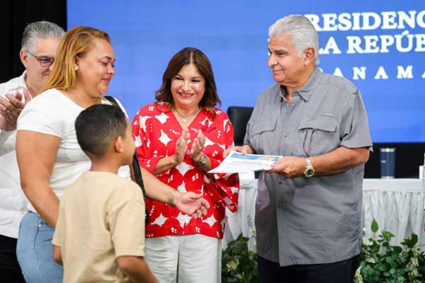 Mulino entrega nueva y última fase del proyecto Ciudad Esperanza beneficiando a 220 familias humildes