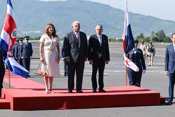 Mulino es recibido con honores de jefe de Estado y destaca proceso democrático en Costa Rica