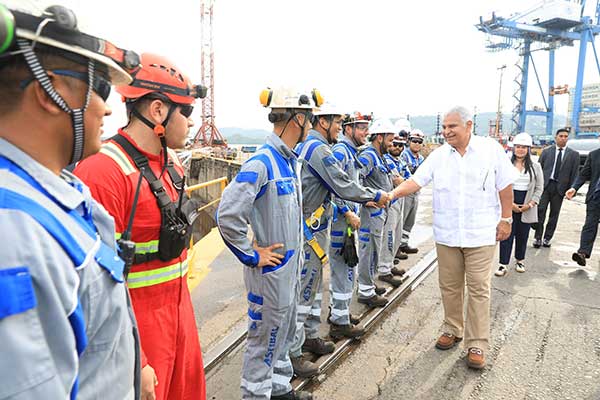 Mulino realizó recorrido por astillero en Balboa y afirma que: “esta industria está generando empleos”