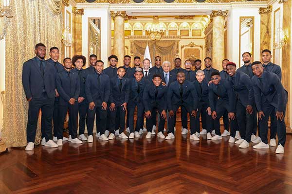 Panamá está en el umbral del fútbol gracias a sus jugadores, afirma Mulino al entregar el pabellón nacional a la selección mayor