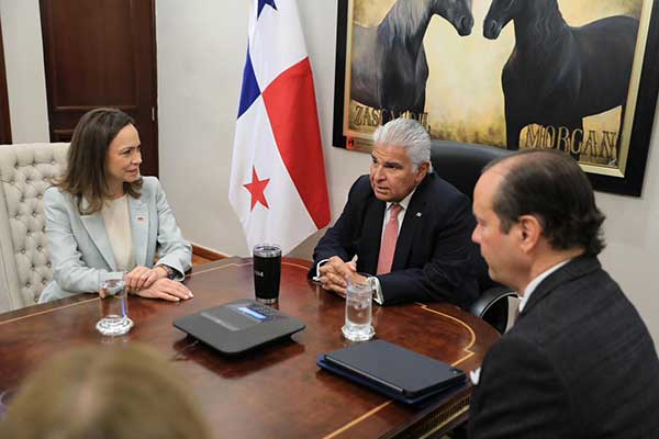 Presidente Mulino recibe visita de María Corina Machado