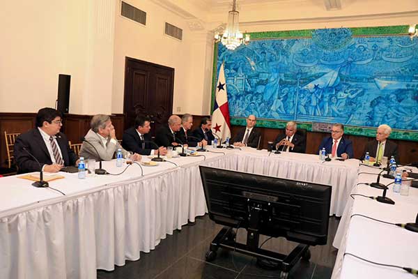 Presidente Mulino y bancada Panameñista conversan sobre temas de interés nacional