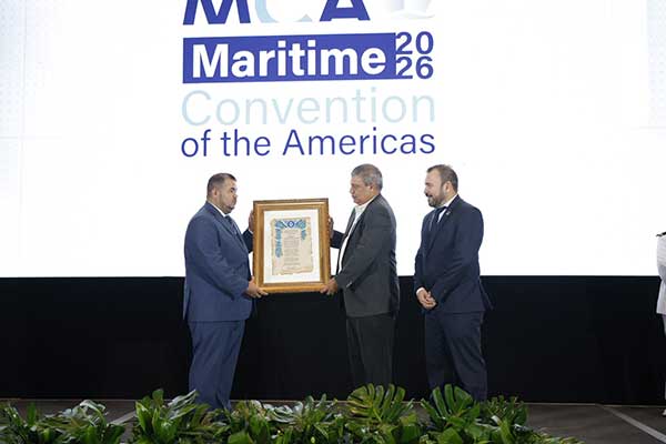 UMIP reconoce al Capitán Gabriel Centella por heroico rescate en la Península Antártica