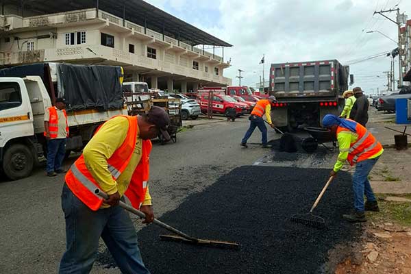 Colocan 192 toneladas de asfalto para rehabilitar calles y avenidas en Capira, Chame y La Chorrera