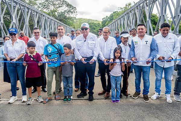 Inauguran nuevo puente vehicular de Ribazo para fortalecer conectividad del norte de Penonomé
