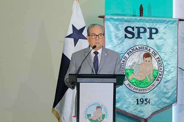 Ministro Boyd Galindo inaugura Congreso Nacional de Pediatría y reafirma compromiso con la salud infantil