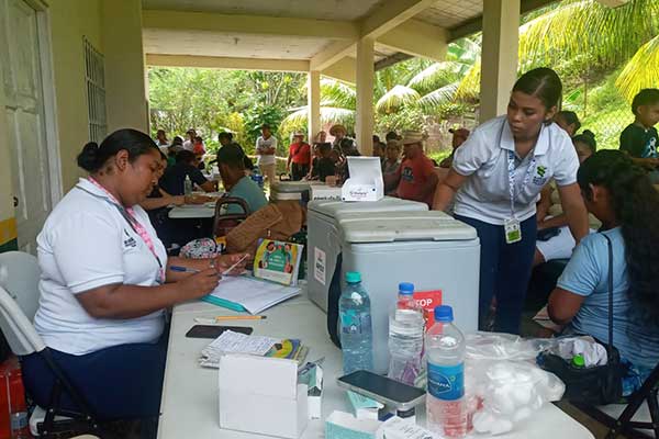 Minsa brinda seguimiento y atenciones a familias en las montañas de Donoso