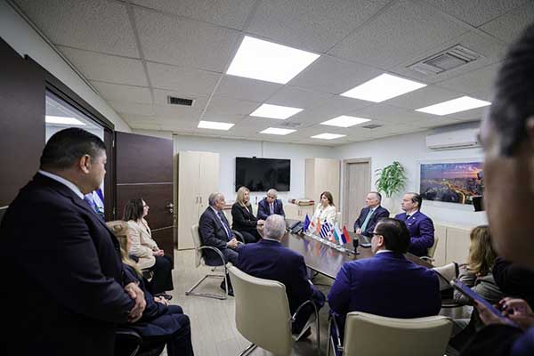 Registro de embarcaciones apunta a la alta eficiencia y la tecnología, resalta el presidente Mulino en Grecia