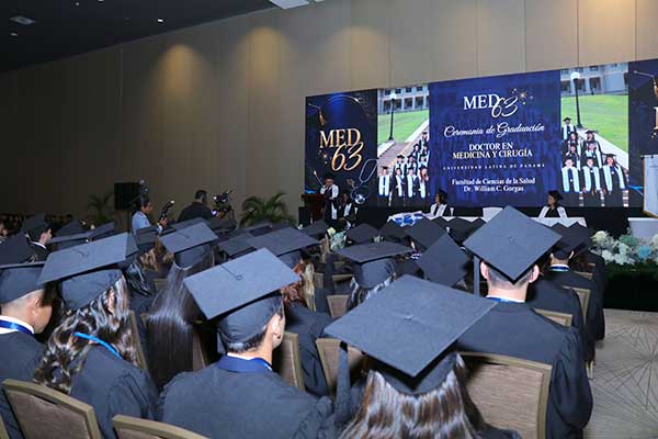 Viceministro Zambrano exhorta a nuevos médicos a ejercer con ética, humanidad y compromiso social