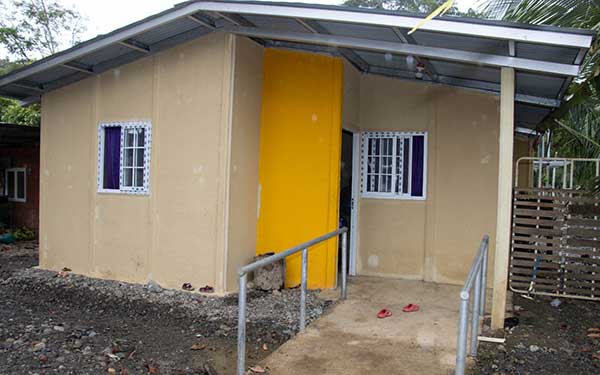 Beneficio habitacional llega a familia bocatoreña cercana a frontera con Costa Rica