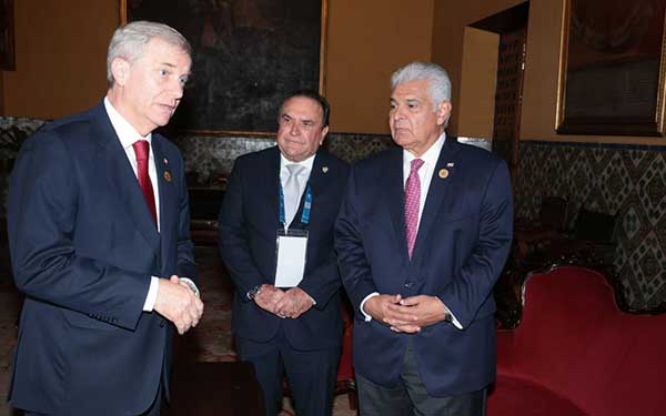 Mulino sostiene encuentro con sus homólogos que asisten a toma de posesión de nueva gobernante peruana