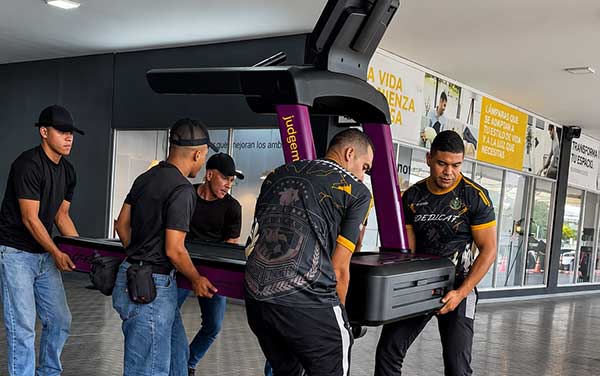 Planet Fitness Panamá dona equipos; la Policía suma condiciones físicas, salud y seguridad