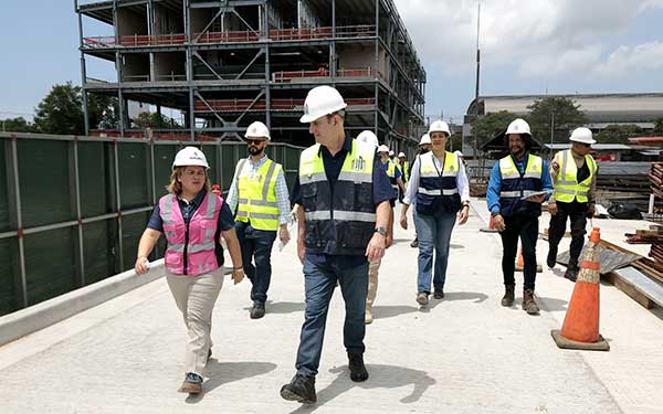 INADEH impulsa su transformación y muestra al MEF los avances de su modernización