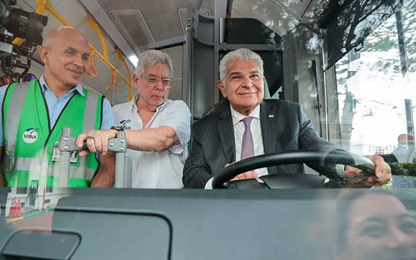 Mulino anuncia inicio de operaciones de cinco nuevos buses 100% eléctricos en el Casco Antiguo
