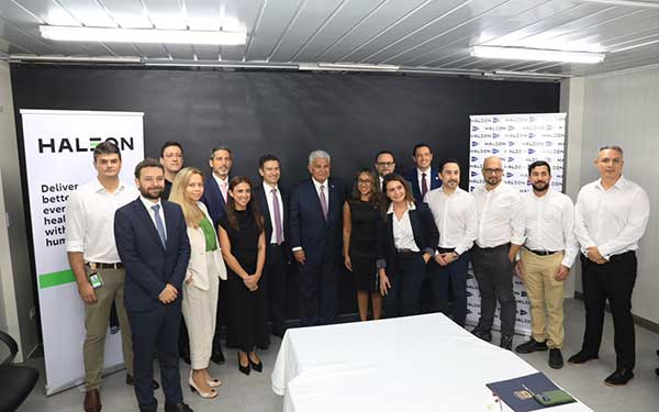 Mulino visita planta de medicamentos que expandirá sus operaciones en Panamá y generará más de 100 nuevos empleos
