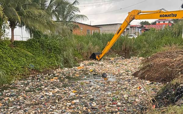 60 toneladas de basura retira el MOP de canal de drenaje en Villa del Caribe, Colón
