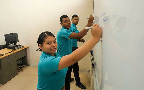 César, Efraín y Noemí: de abandonar las aulas de clases a ocupar los primeros puestos de CEFODEA