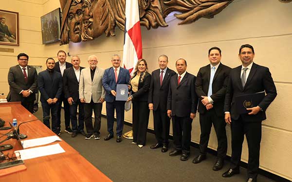 Ministro Orillac presenta proyecto que prorroga régimen especial de la Ciudad del Saber