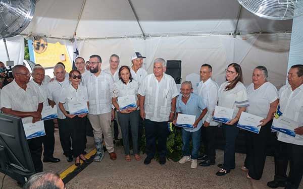 Mulino cumple con familias azuerenses entregando órdenes de proceder por más de B/.32 millones para mejorar suministro de agua