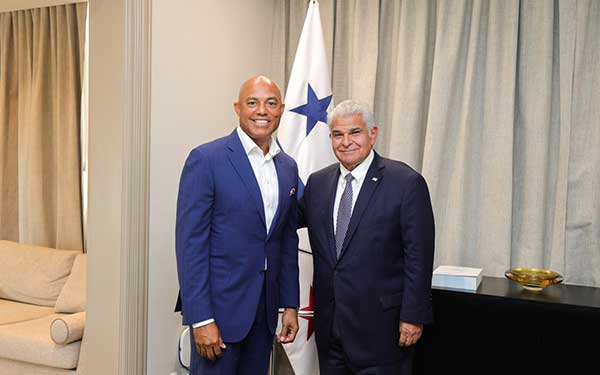 Mulino recibe a Mariano Rivera y conversan sobre generación de empleos y apoyo al deporte