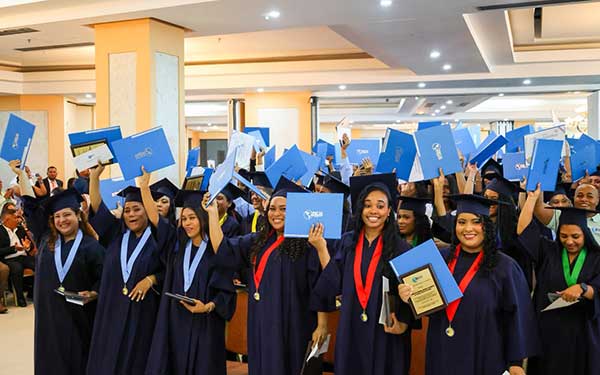 UDELAS gradúa a 391 nuevos profesionales en Colón