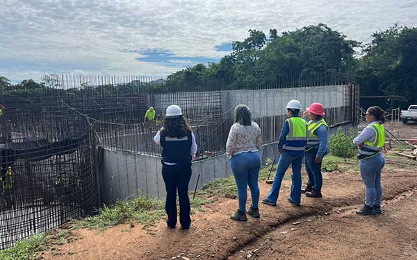 Verifican cumplimiento de medidas ambientales en proyectos viales de Los Santos y Herrera
